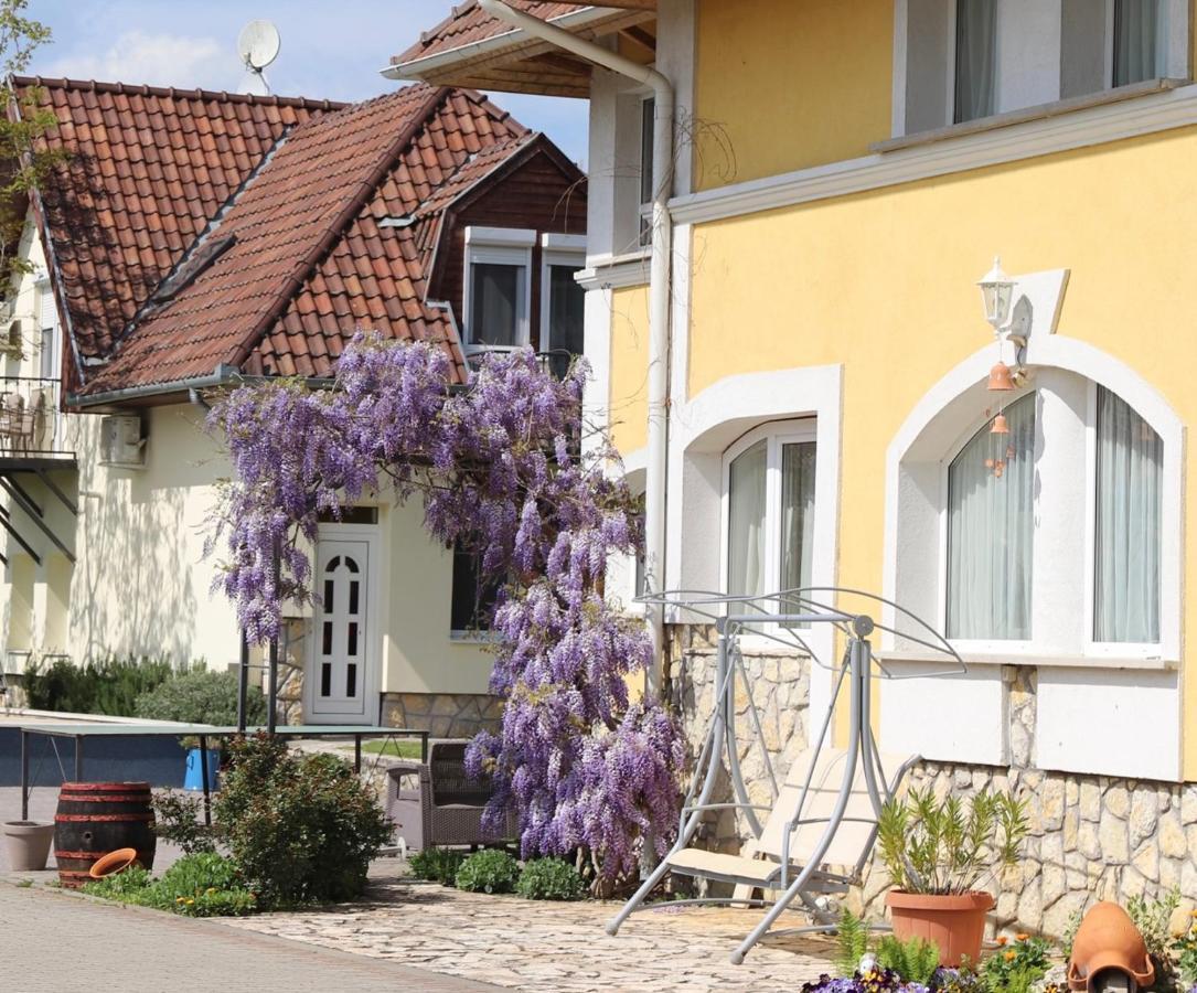 Jade Panzio Bed & Breakfast Balatonföldvár Eksteriør bilde